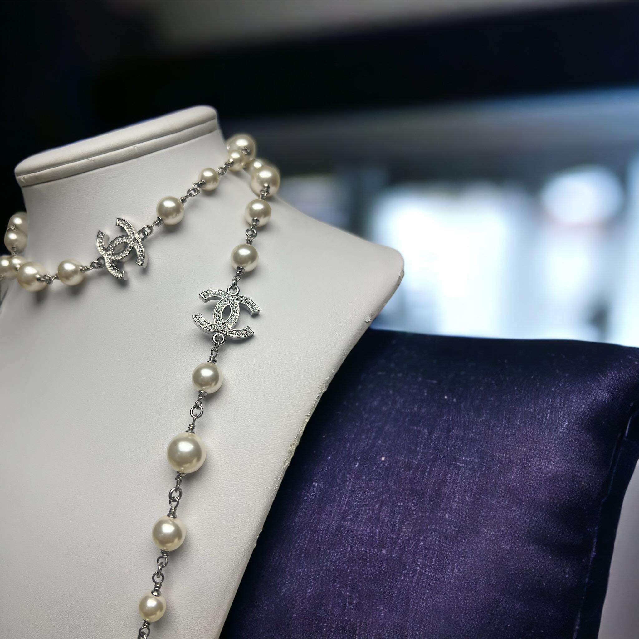 Sautoir Chanel à perles – Image 4