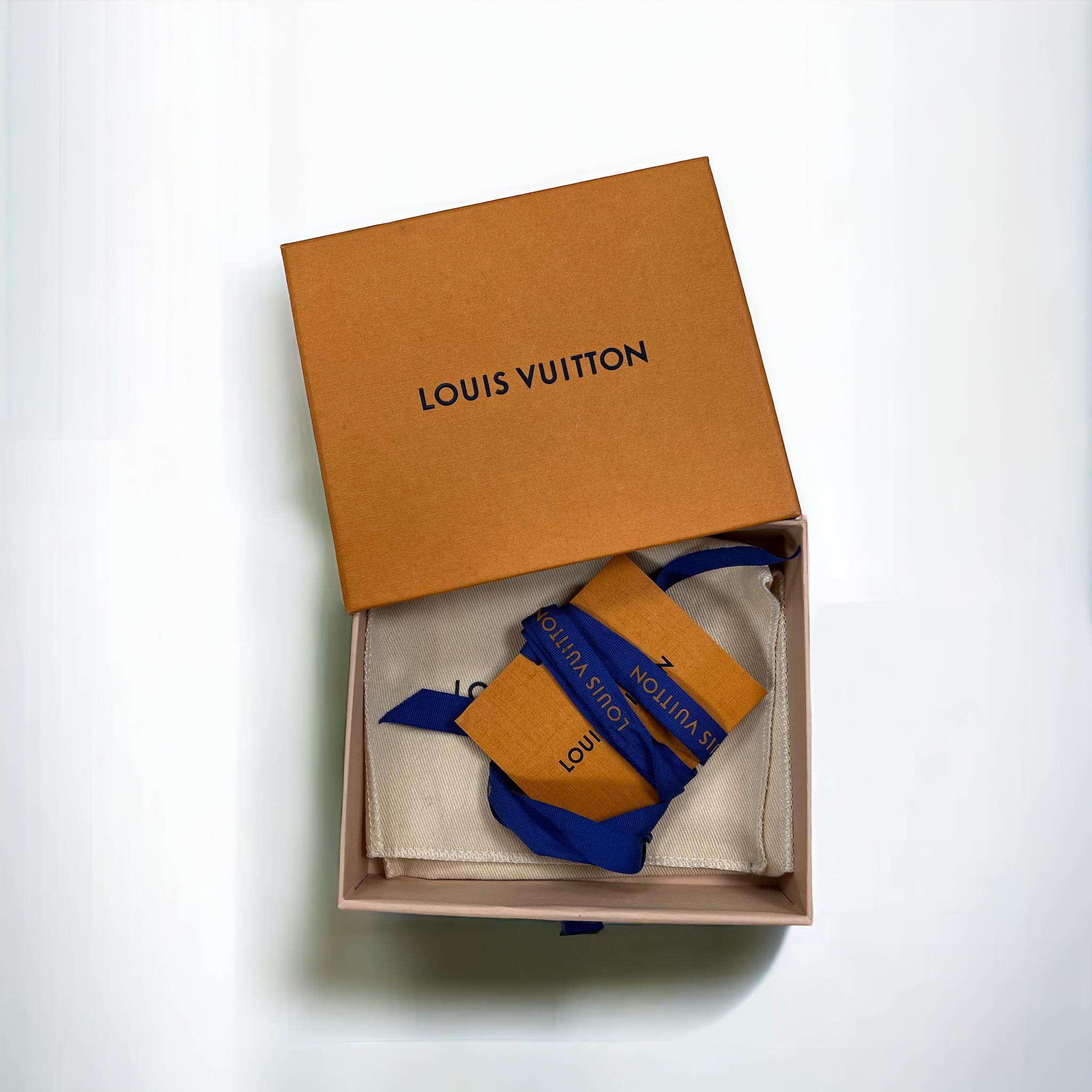 Porte cartes Louis Vuitton damier blanc et rose – Image 8