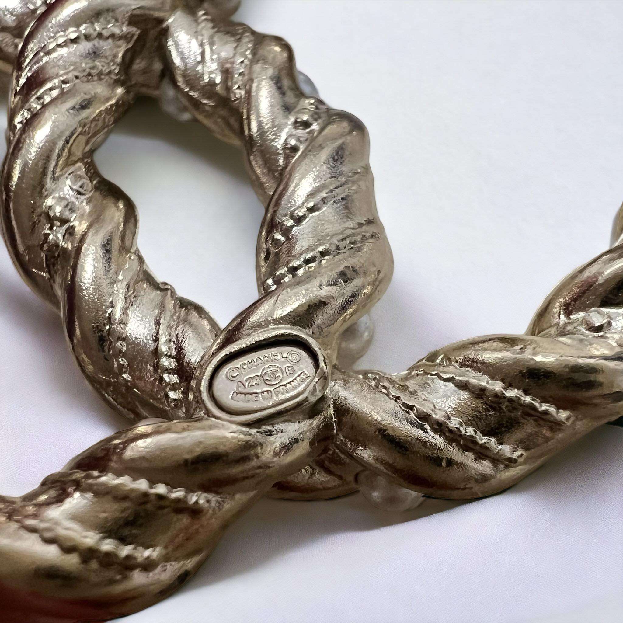 Broche Chanel perles et strass – Image 5