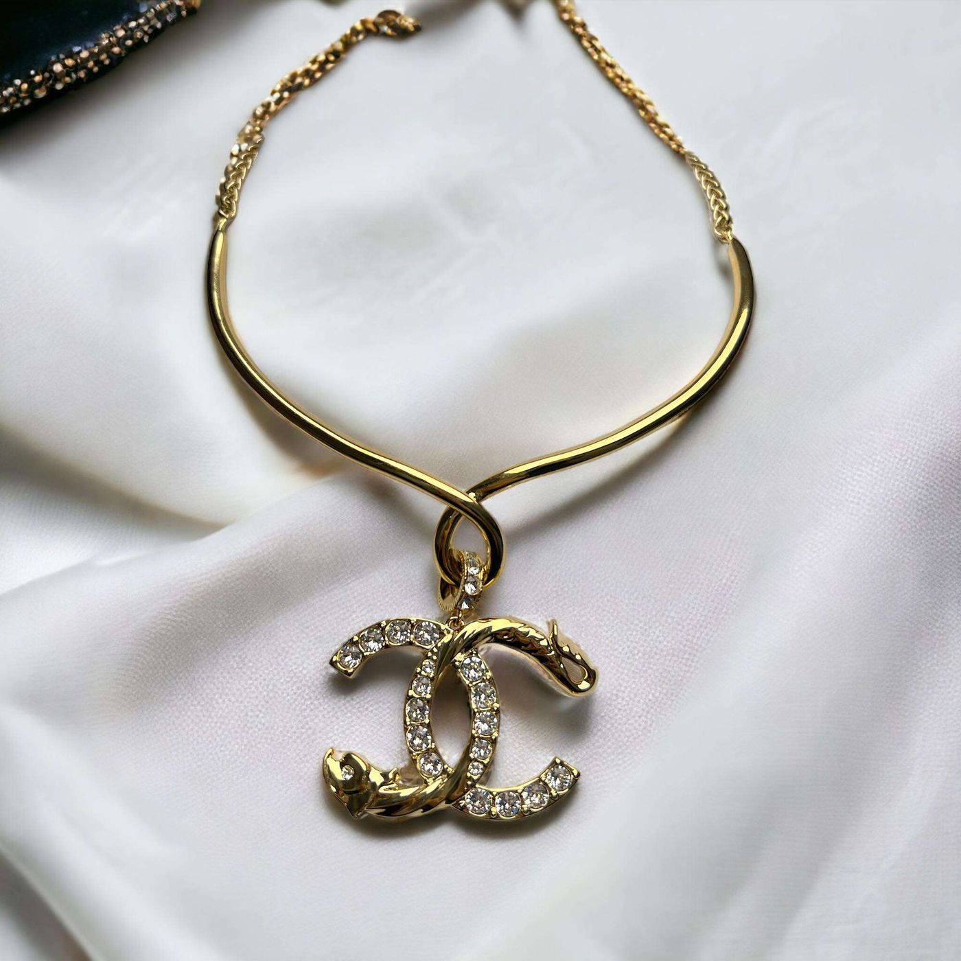 Collier Chanel doré – Image 3