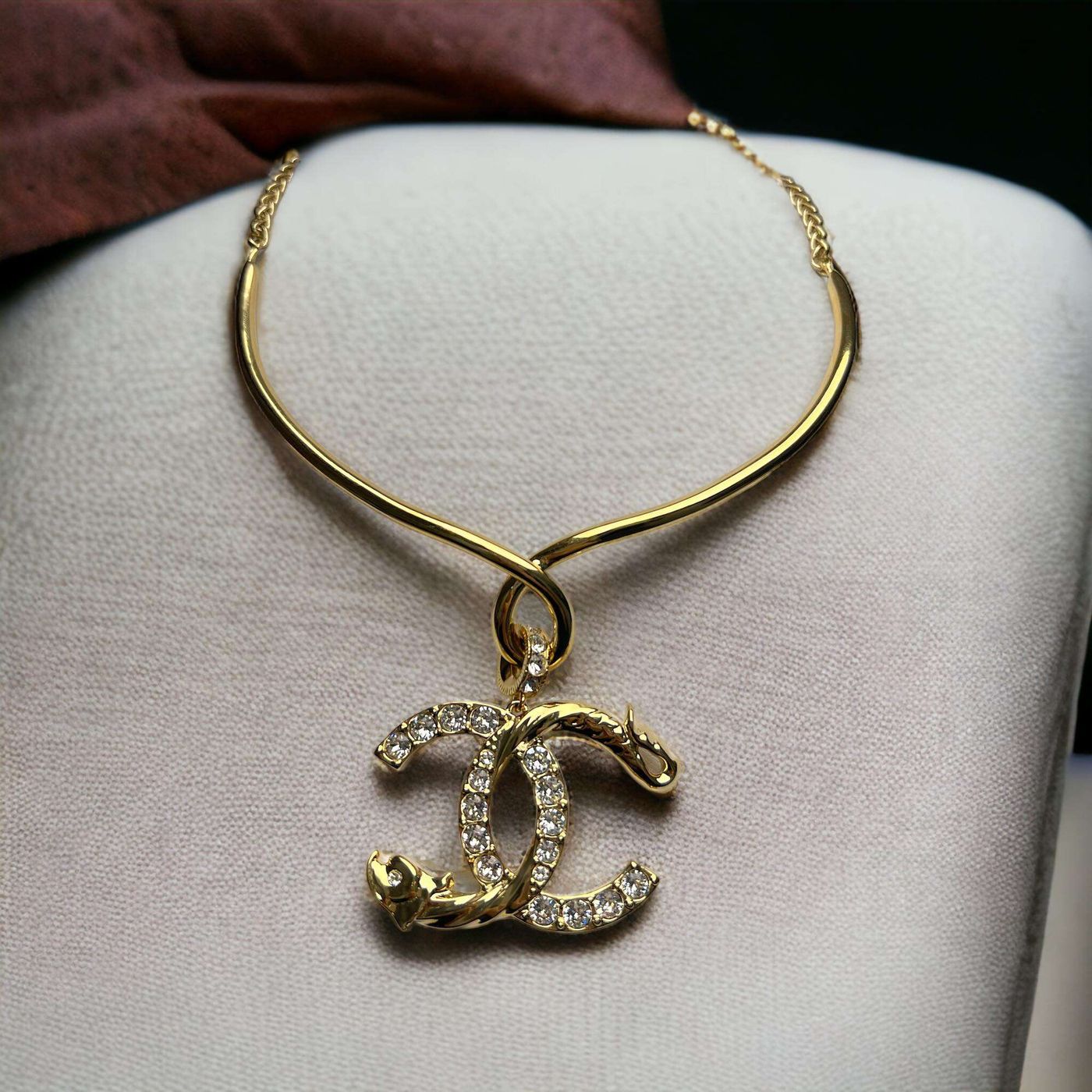 Collier Chanel doré – Image 4