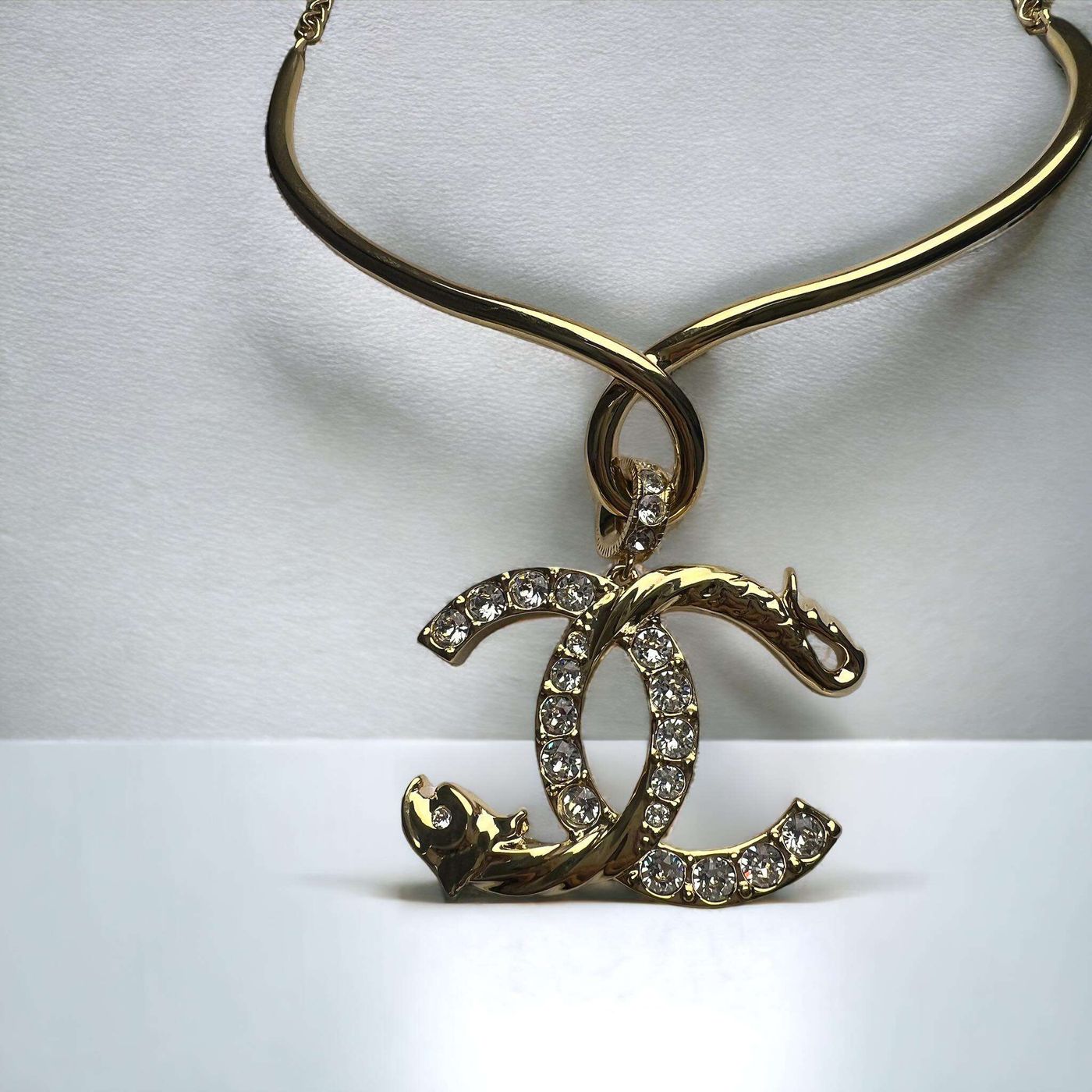 Collier Chanel doré – Image 5