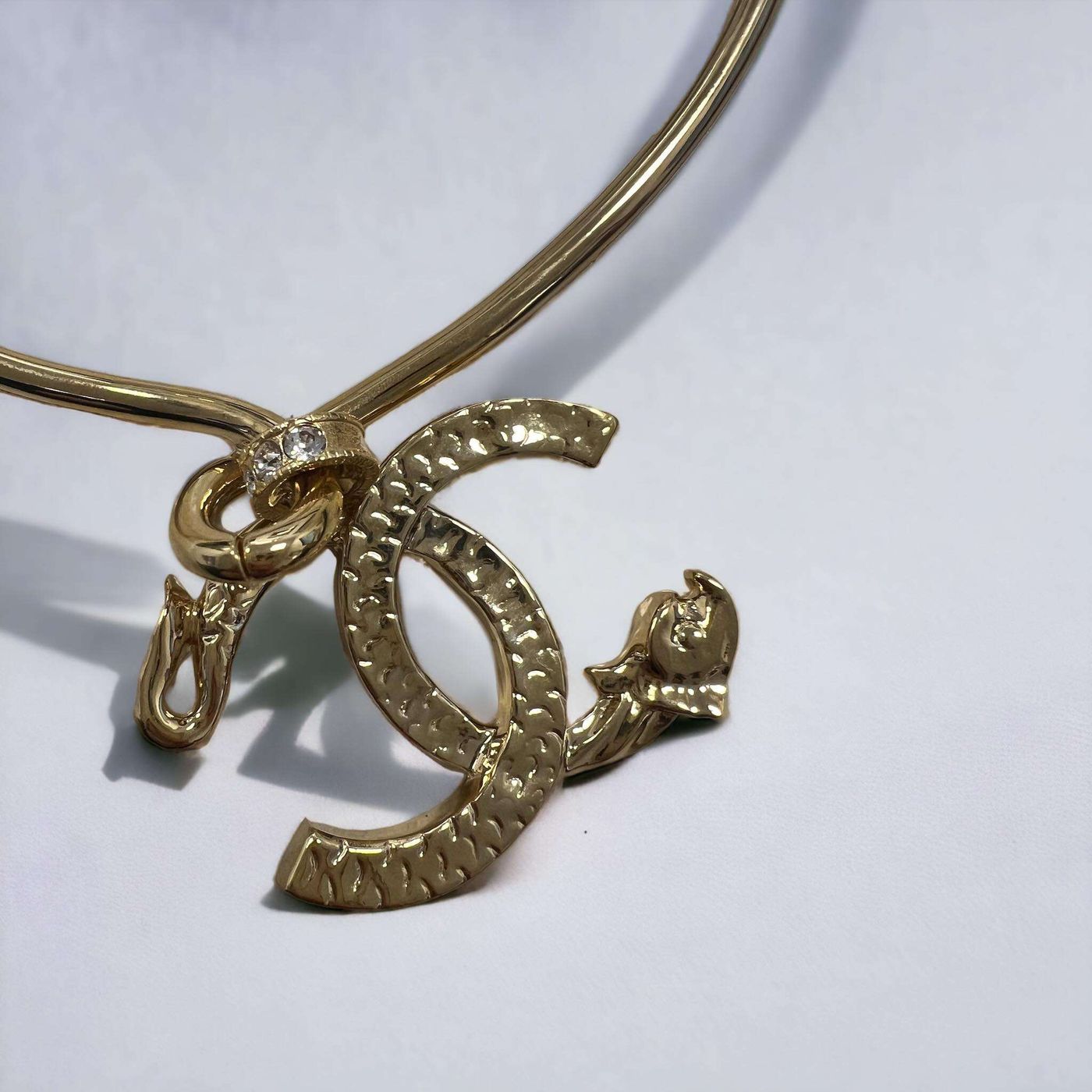 Collier Chanel doré – Image 6
