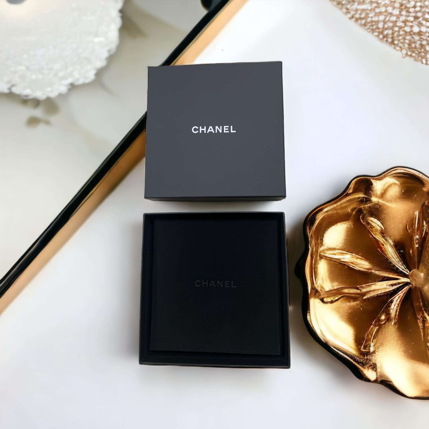 Collier Chanel doré – Image 8
