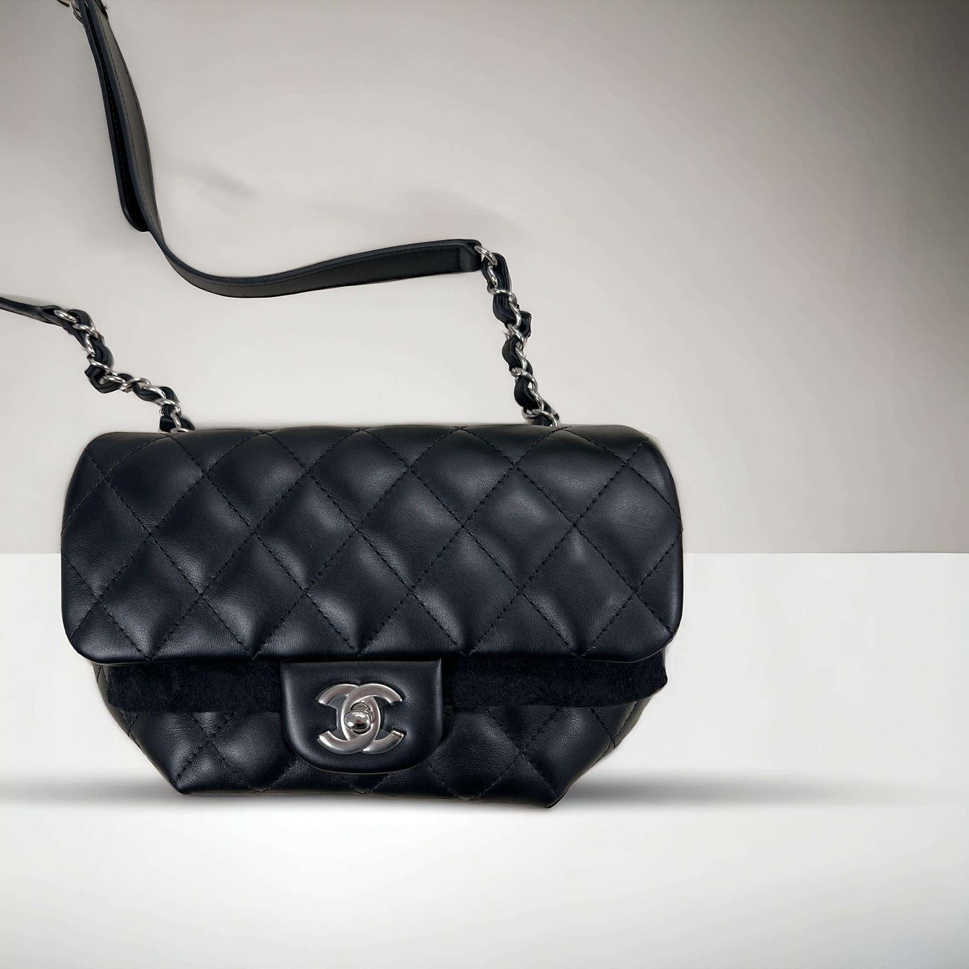 Sac ceinture Chanel noir – Image 3