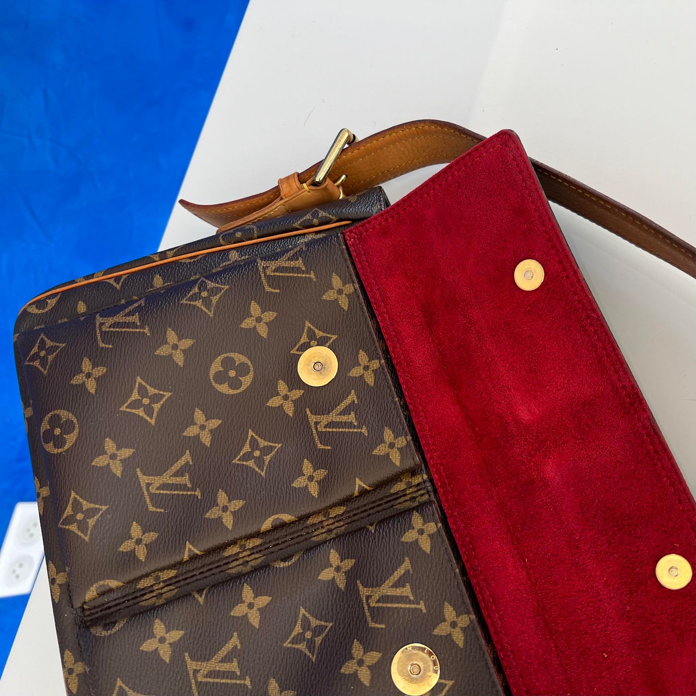 Sac à main Louis Vuitton Viva cité – Image 13