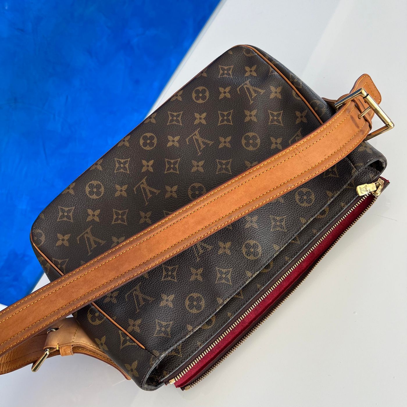Sac à main Louis Vuitton Viva cité – Image 9