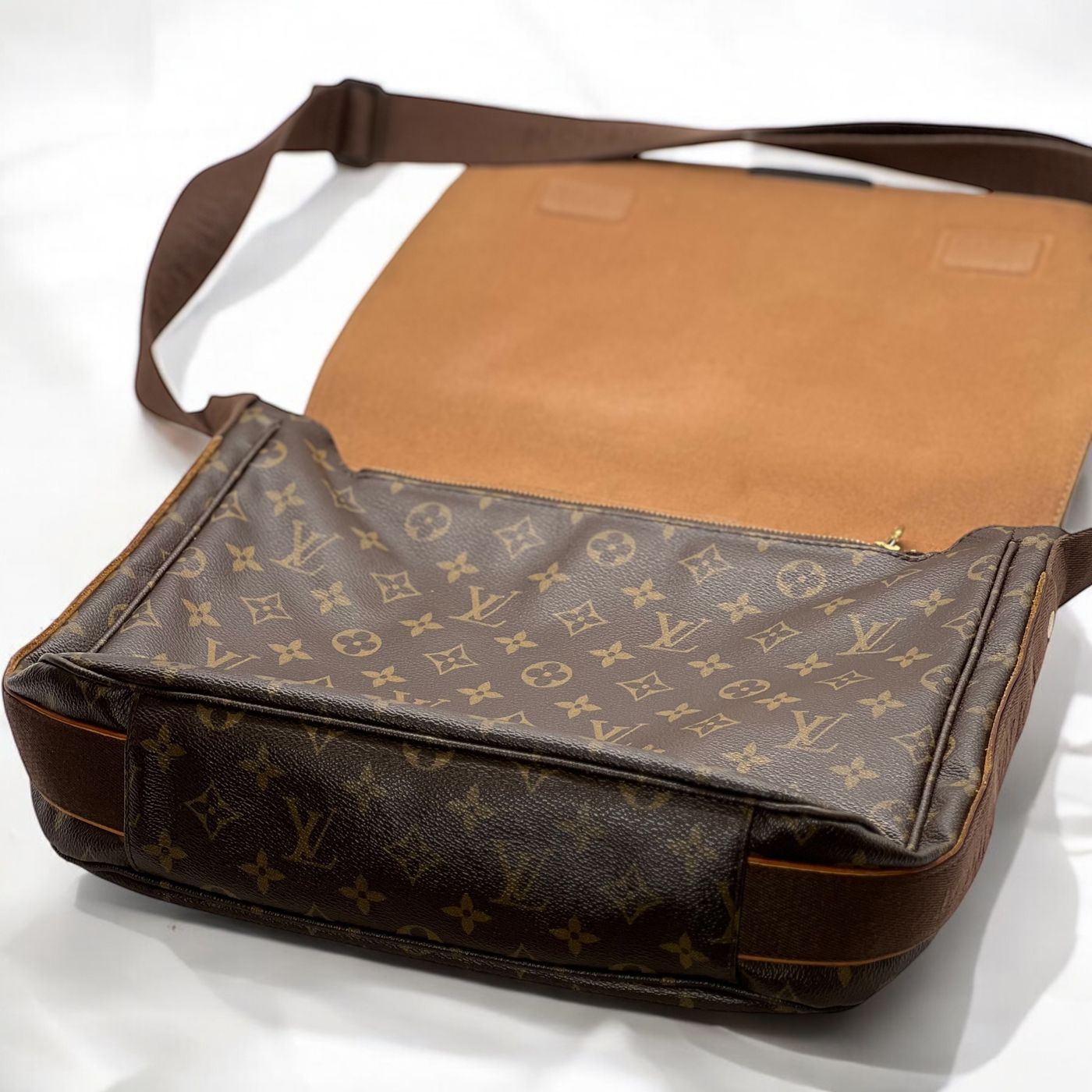 Sac bandoulière Louis Vuitton Messenger marron – Image 15