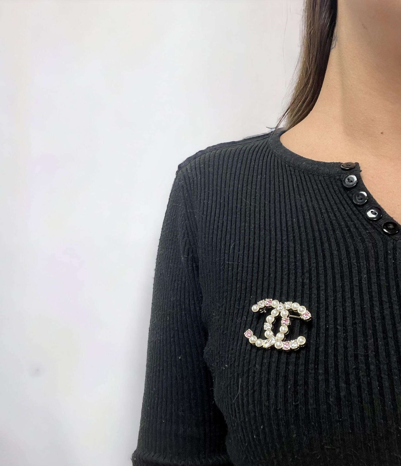 Broche Chanel strass rose et perles – Image 2