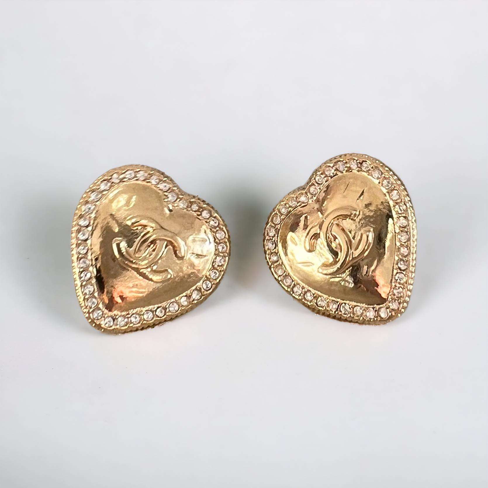 Boucles d'oreilles Chanel coeur dorées – Image 2