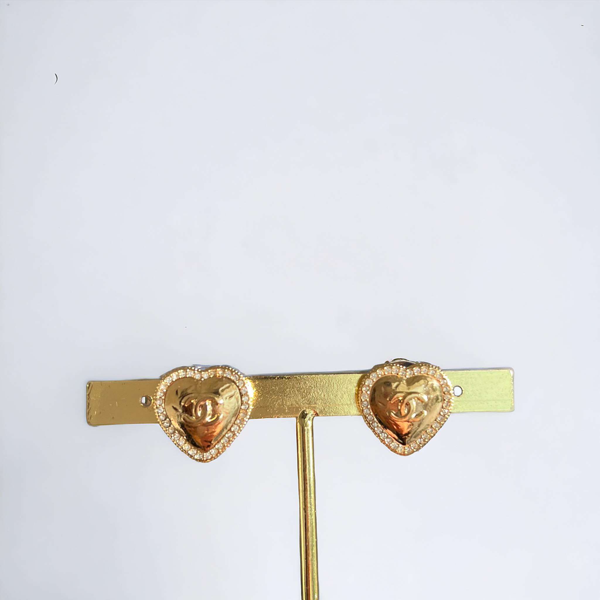 Boucles d'oreilles Chanel coeur dorées – Image 4