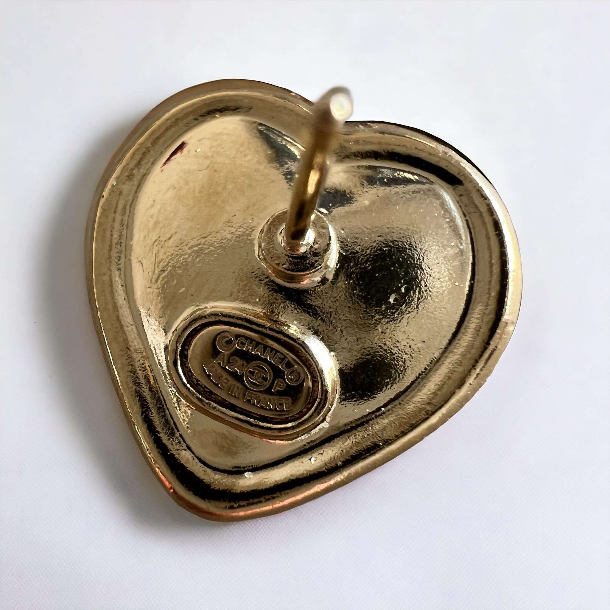 Boucles d'oreilles Chanel coeur dorées – Image 5