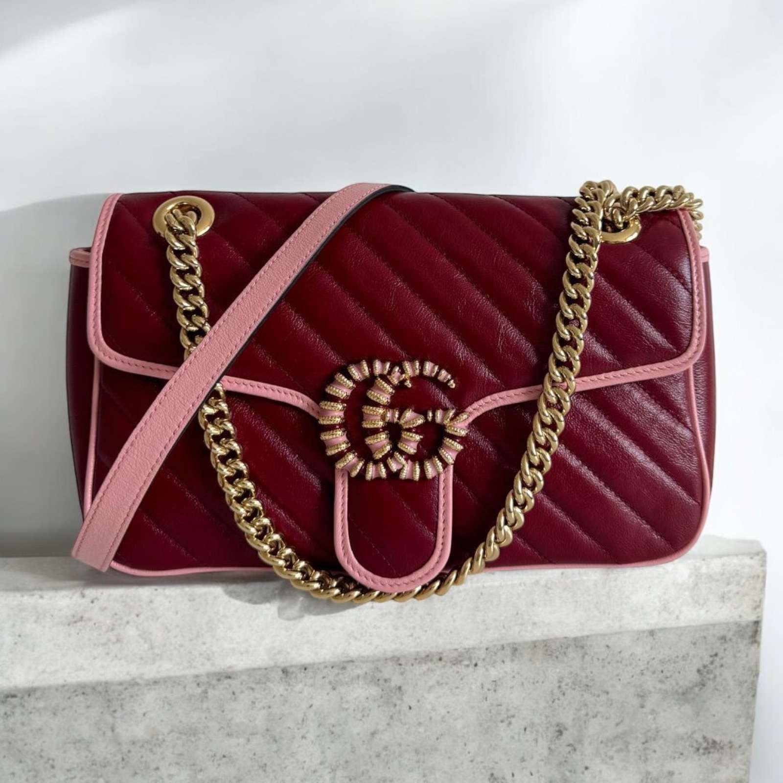 Sac bandoulière Marmont Gucci Bordeaux et rose – Image 2